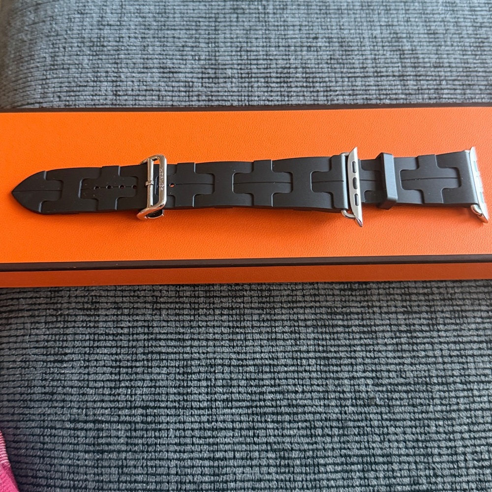 Hermes Black Wearable Band 46 mm